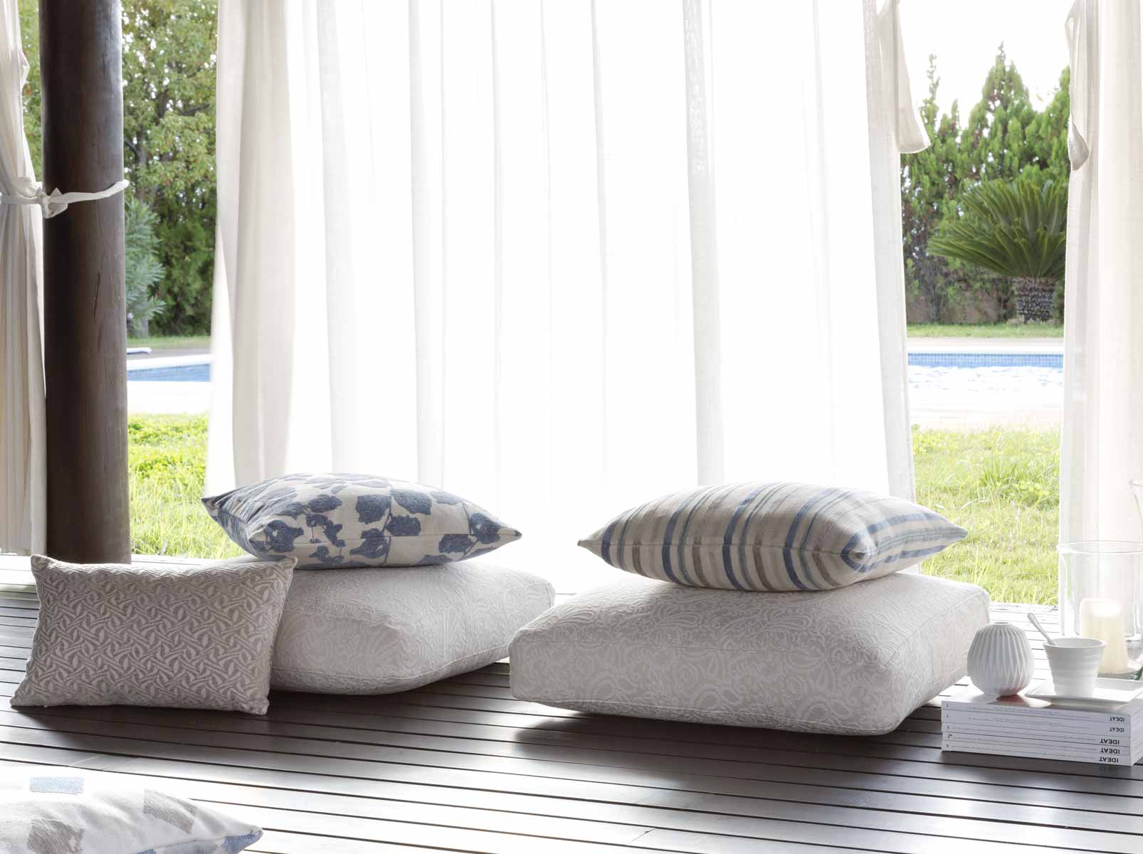 Outdoor curtains